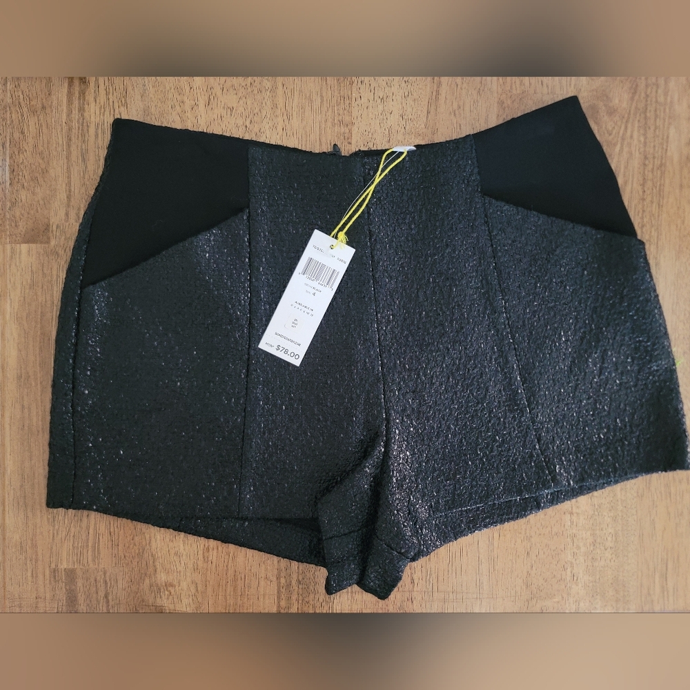 Bcbg shorts size 4